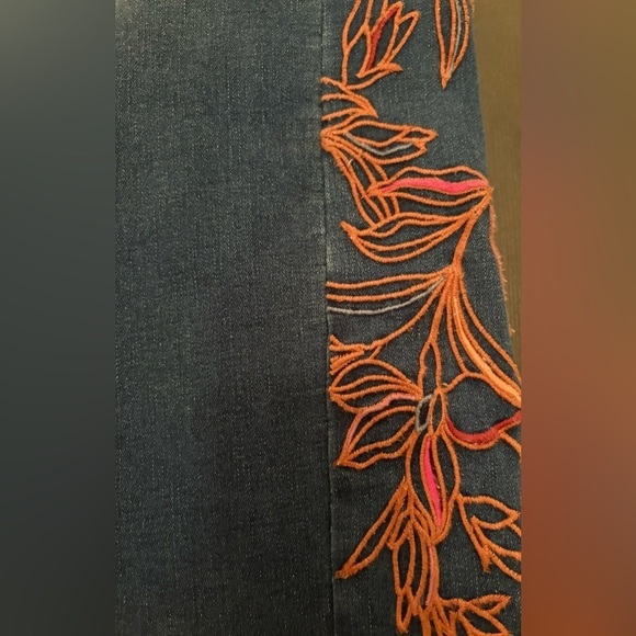 Tribal Women's Brooke High Rise Jeans with Side Embroidery Women’s Size 16 NWT - Picture 6 of 10